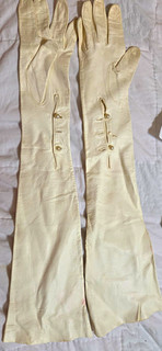 Ivory/Off White Leather Opera Length Evening Bridal Gloves Size 7 Vintage