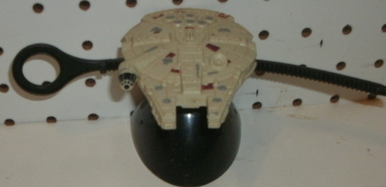 STAR WARS - MILLENIUM FALCON -  WITH STAND & PULLER  - 4 INC