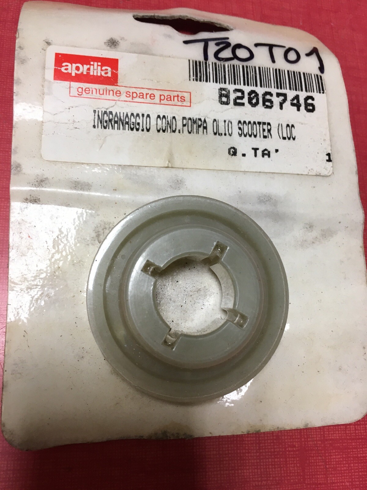 Pignon pompe à huile Aprilia 8206746 évite le serrage moteur des scooters SR et Amico