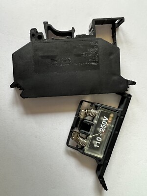PHOENIX CONTACT UK5 HESI NEW WITH FUSE AND INDICATOR LIGHT