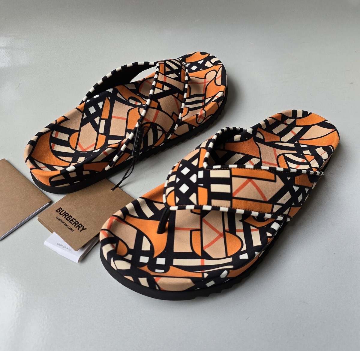 Burberry mens Thong Flip-Flops Slides US 7 UK 6 40 Beige Black