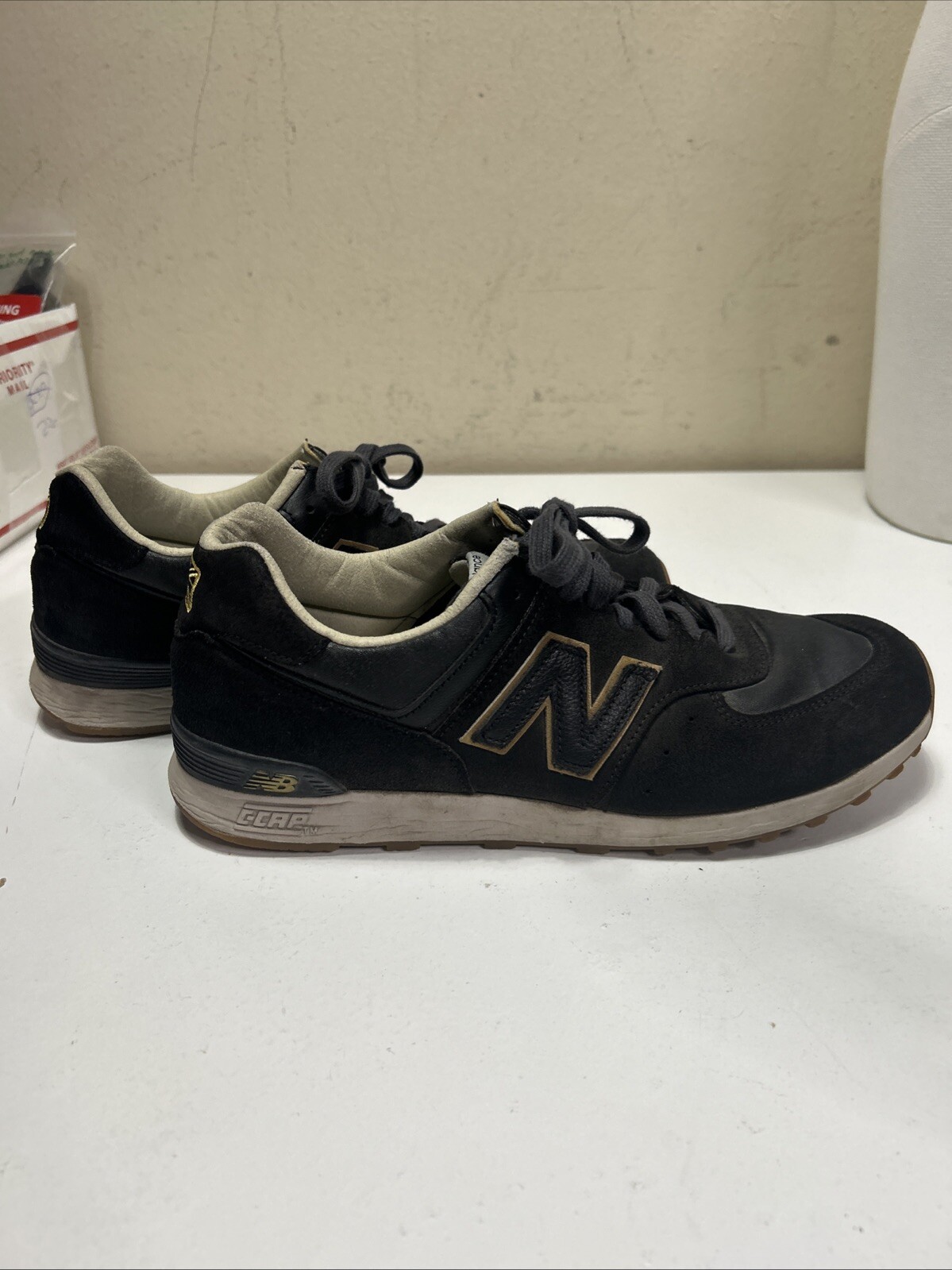 New Balance M576XIV Road to London Special Edition RARE Sz 10.5 Black Gold Shoes image 4
