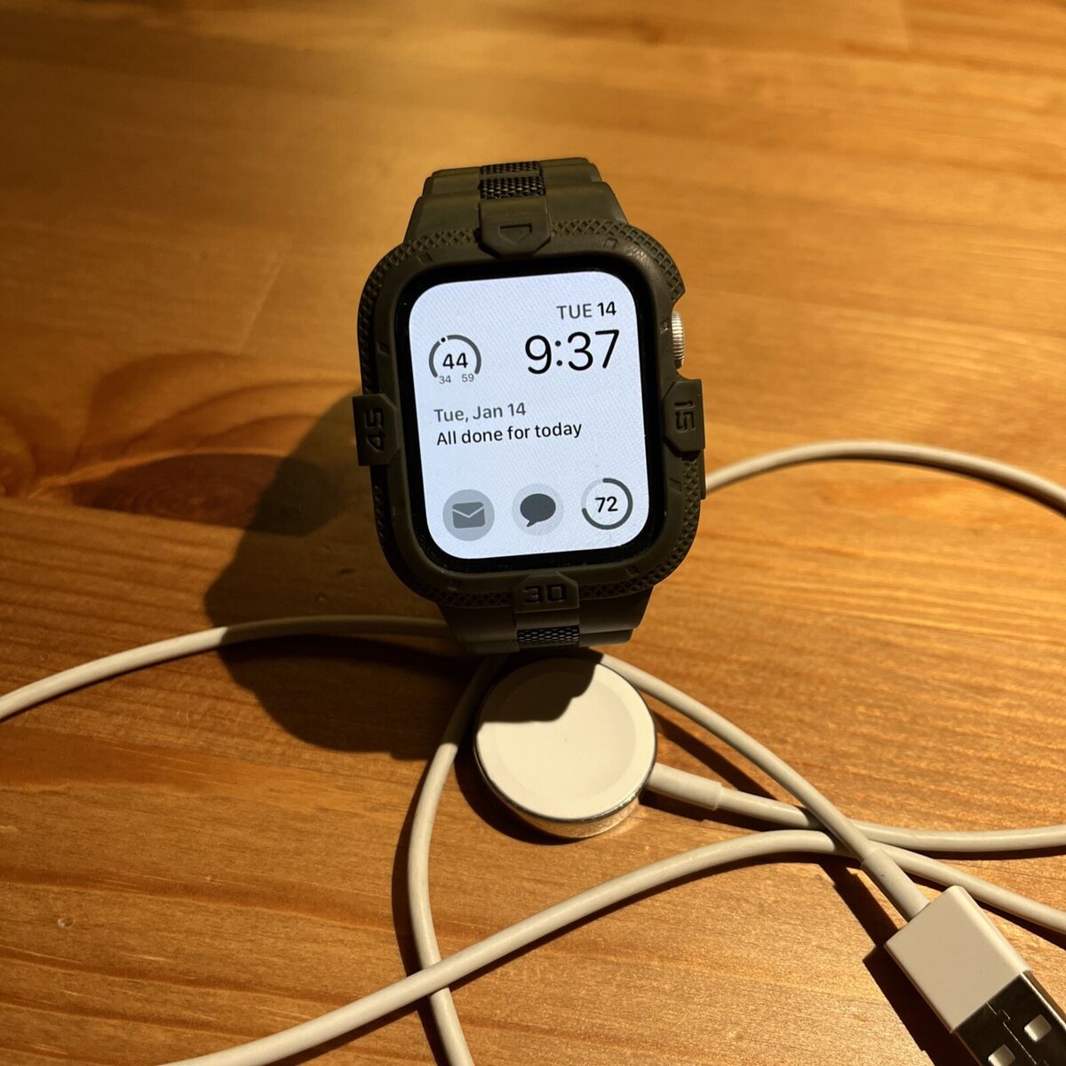 Apple Watch Series 6 44mm Silver Aluminum Case with Dark Apple Watch Series 6 44mm Silver Aluminum Case with Dark