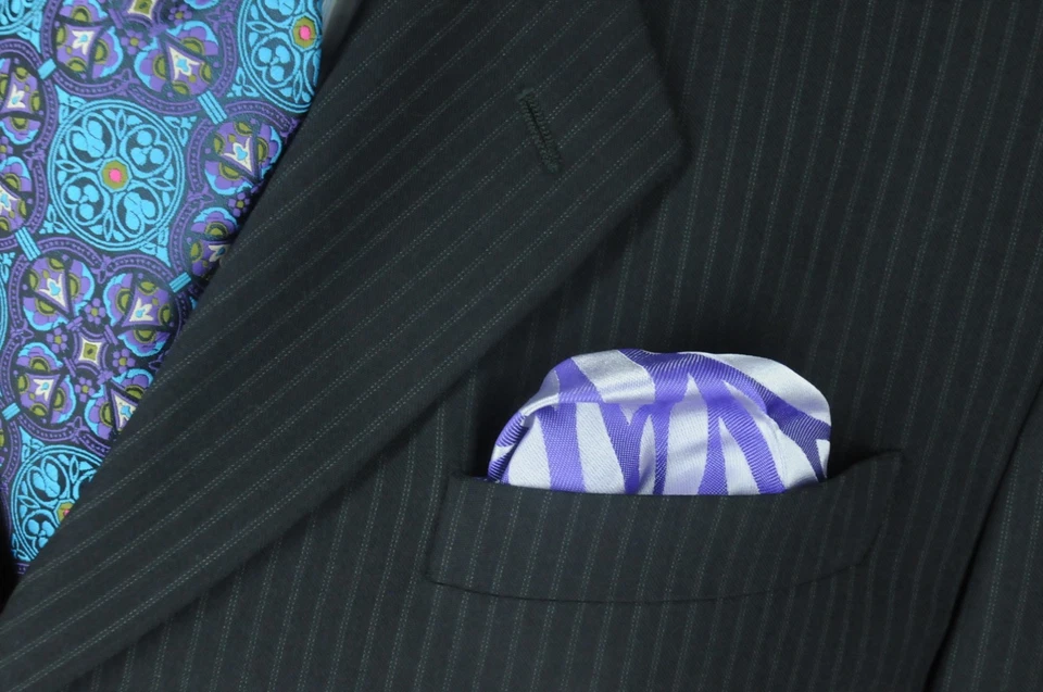 Cuadrado de Bolsillo Lord R Colton Masterworks - Kenton Lavender Geo Silk - $75 Nuevo Foto 2 de 2