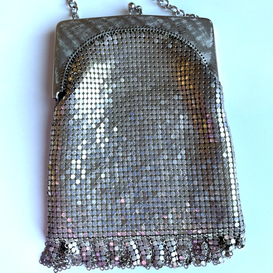 Bolso de Noche Vintage Whiting & Davis Malla Plateada Cierre de Beso Flecos Dinero Antiguo Años 70 Foto 2 de 4