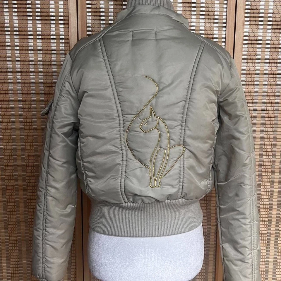 Chaqueta bomber acolchada vintage Y2K Baby Phat color caqui Foto 3 de 4