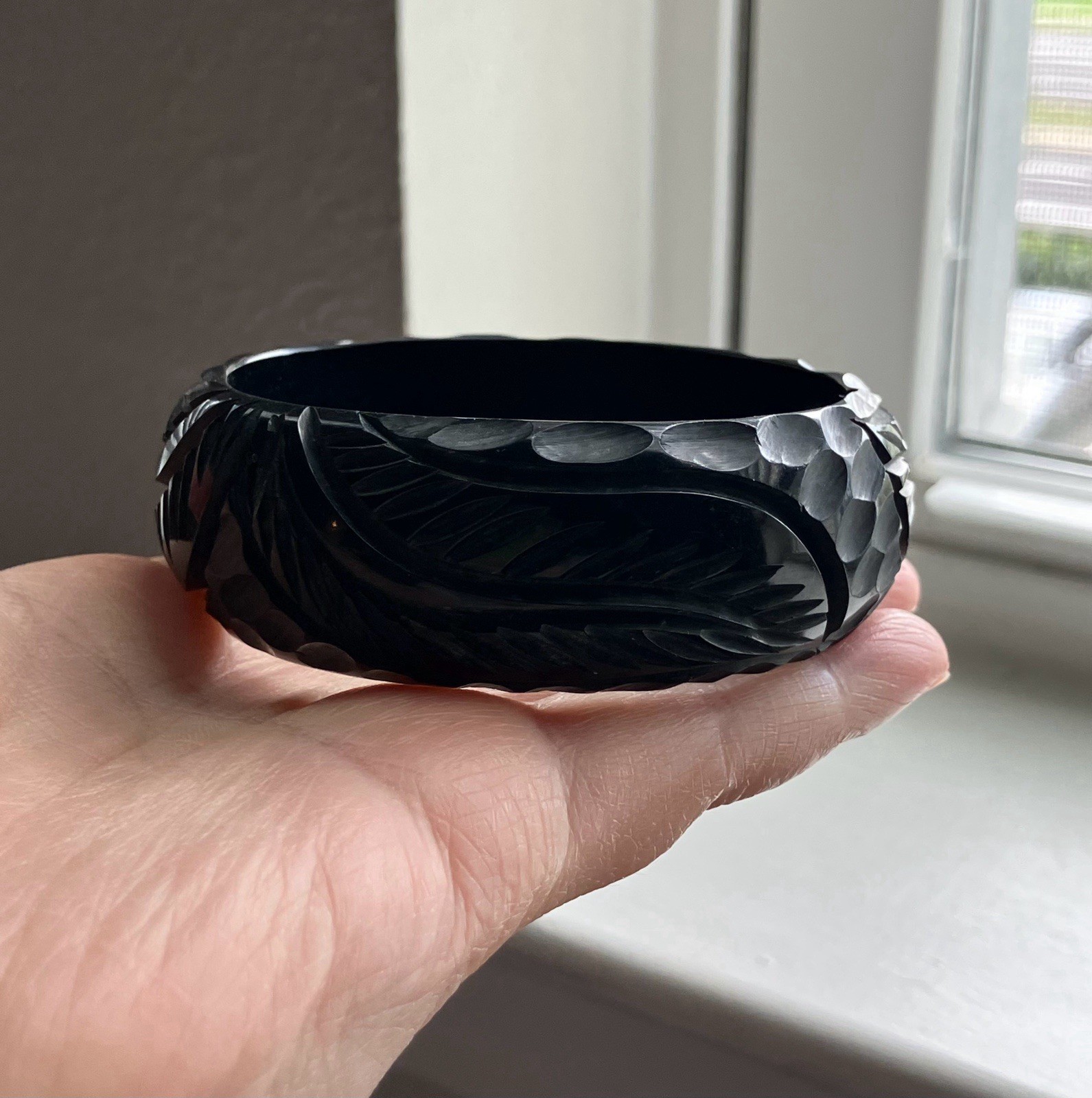 Vintage Leaf Carved Black Bakelite Bangle Bracelet Tested