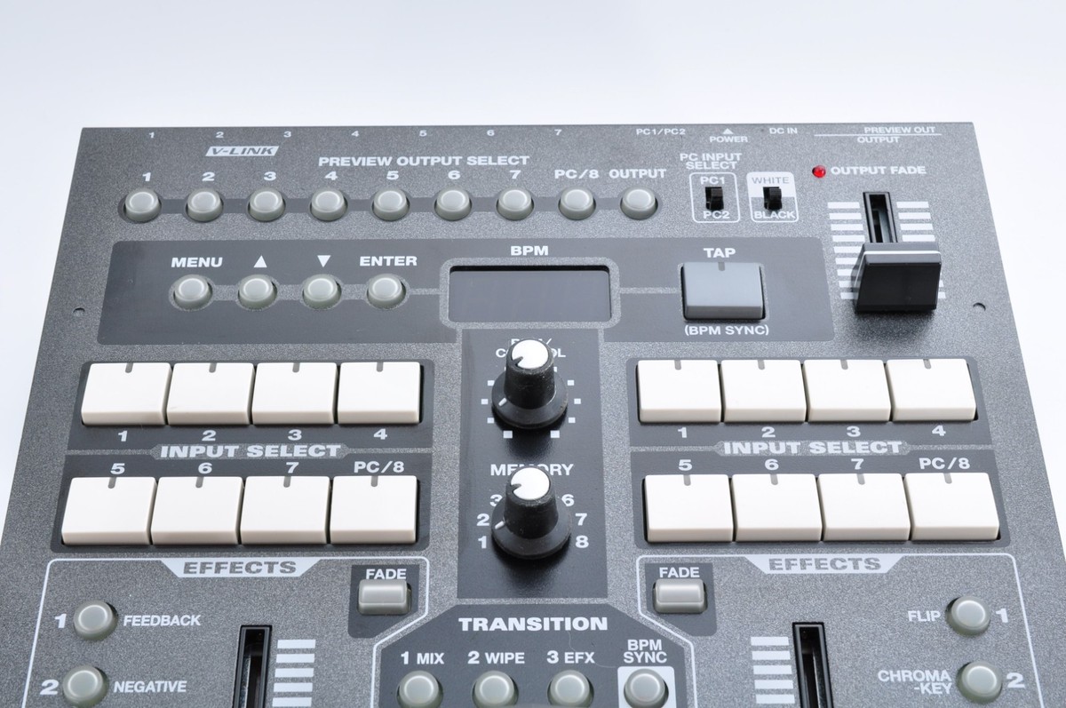 8チャンネルビデオミキサー Roland EDIROL V8 Roland Edirol V8 Eight-Channel Video Mixer with Effects