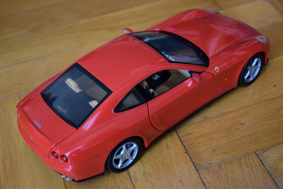 Ferrari F137 Hotwheels 1 18 - Immagine 3 di 4