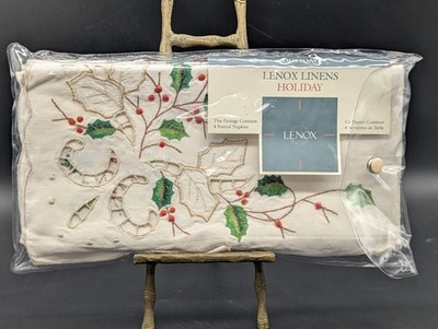 Vintage Lenox Embroidered Holiday Cloth Napkins Holly Berry Set Of 4 
