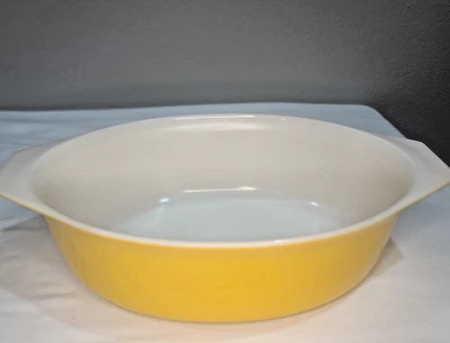Vintage Pyrex #045 Daisy Sunflower Yellow 2.5 Qt Casserole Dish w/o Lid NICE