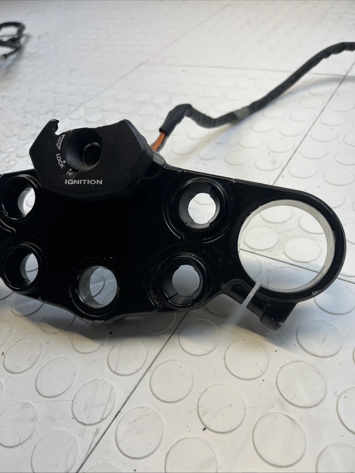 Suzuki-Hayabusa-GSX1300R 2012 techo superior triple abrazadera de árbol OEM Foto 3 de 4