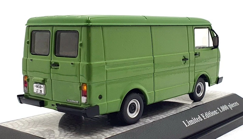 Premium ClassiXXs 1/43 Scale 13300 - Volkswagen KT28 Kastenwagen - Green — 第 2/4 张图片