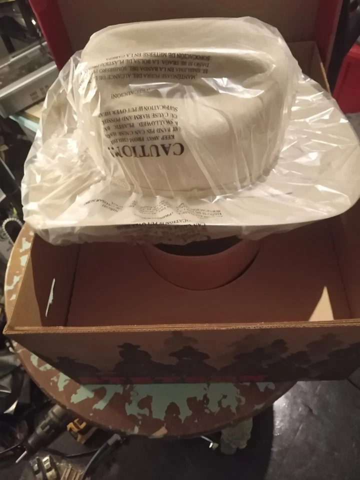 VINTAGE STETSON COWBOY HAT BRAND NEW IN THE BOX SIZE 7 1/2 D4 RANCH TAN - Image 2 of 4