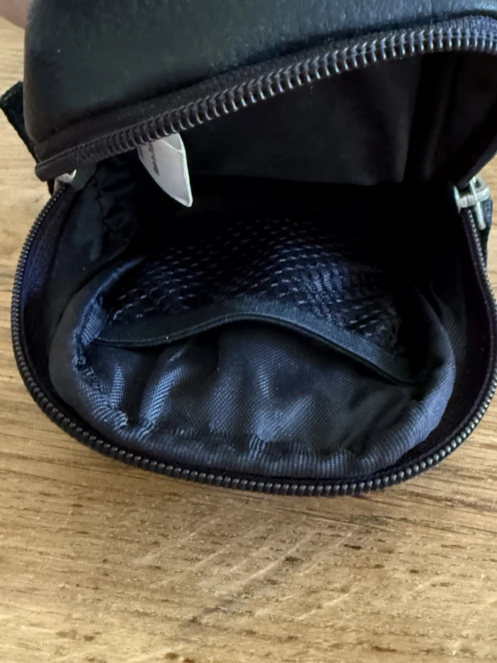 Targus- Readiness Bag Black Camera Bag Universal Soft Case - L13/W9/D4.5cm - New - Image 3 of 3