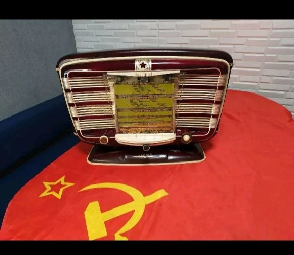 Vintage Rare collectible tube receiver. Zvezda.USSR - Image 2 of 4