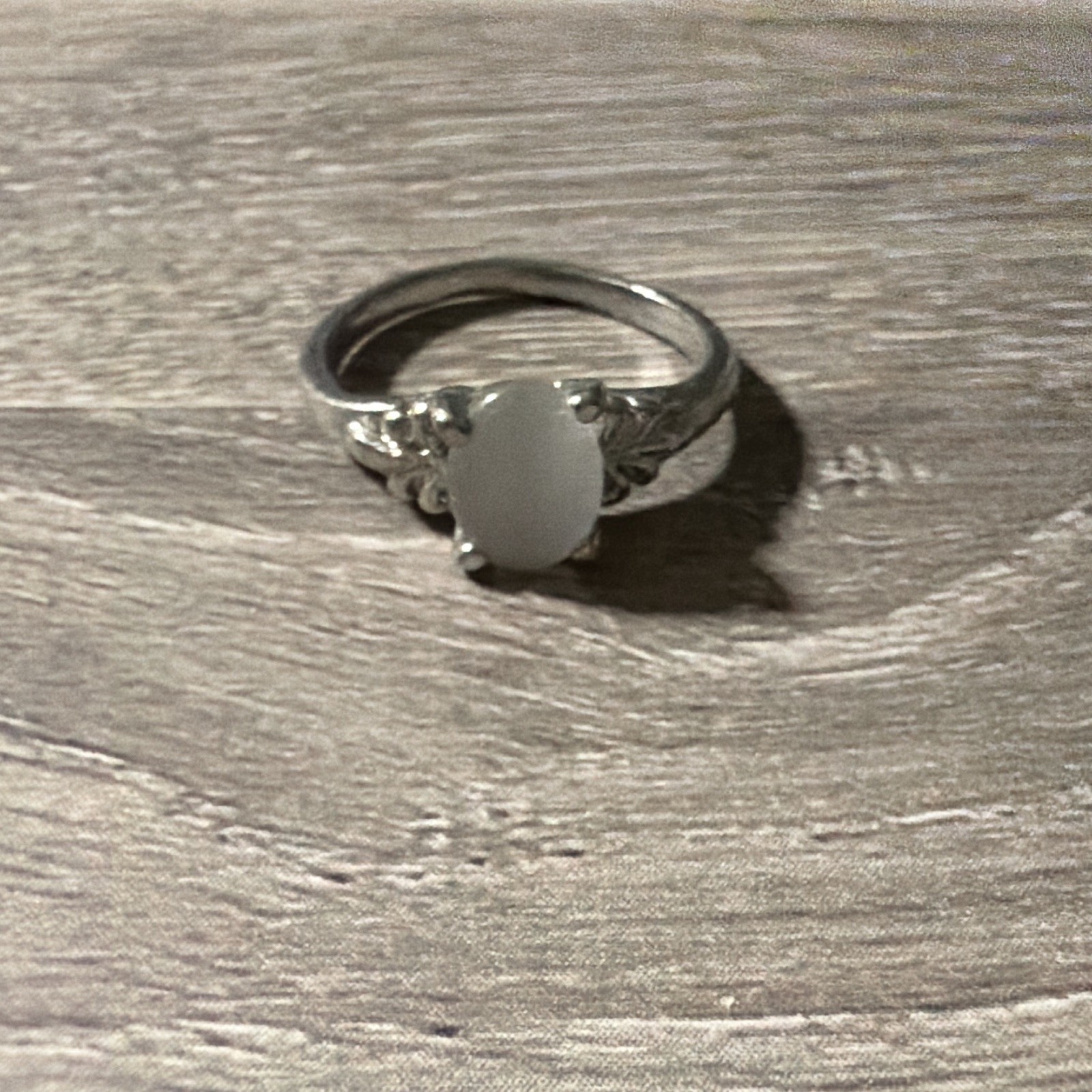 Sterling Silver Metal Band Ring Oval White Stone Bezel Set Size 7