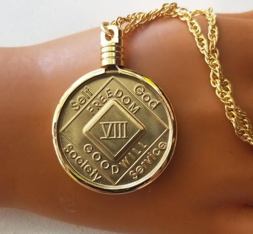 Narcotics Anonymous - NA / AA Beveled Medallion Holder With Chain Gold Plated - Picture 2 of 5
