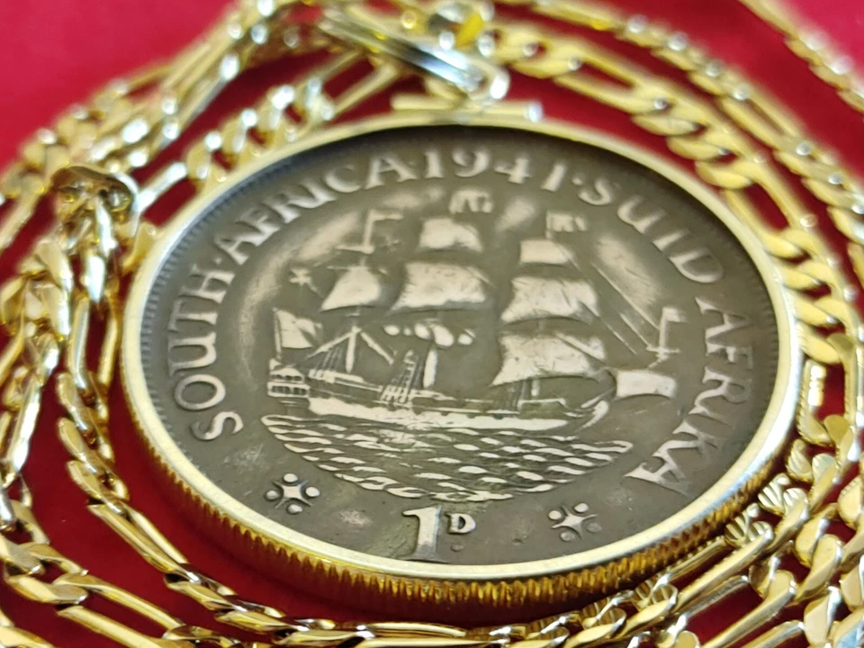 1941 South Africa Dromedaris Sailing Ship  Penny Pendant & 24" Gold filled chain - Image 3 of 4
