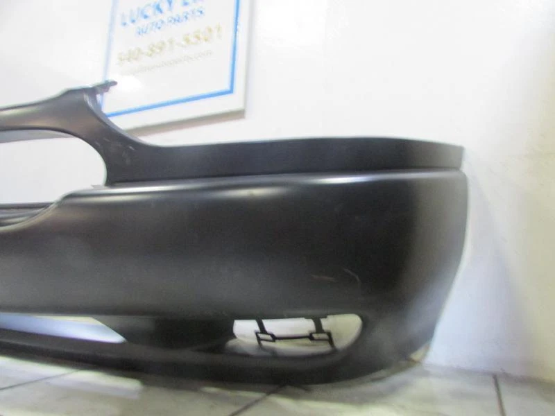 Parachoques delantero Nissan Quest 99 00 Foto 3 de 3