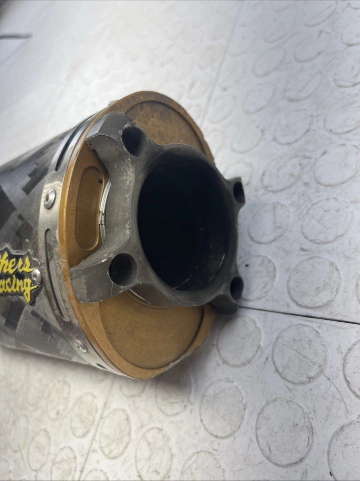 Silenciador sin cordones Triumph Daytona 675 675R 2006 carbono Two Brothers Racing OEM Foto 2 de 4