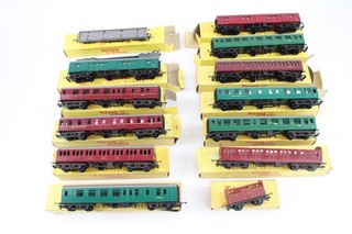Triang T Gauge Boxed Model Train Collection Untested