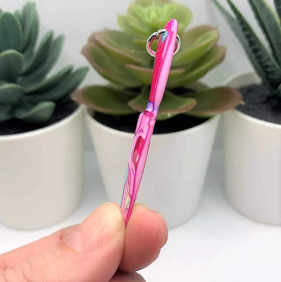 Cuchillo rosa con cara de calavera dijes de Halloween, 55x8 mm - Vendedor de EE. UU. Foto 4 de 4