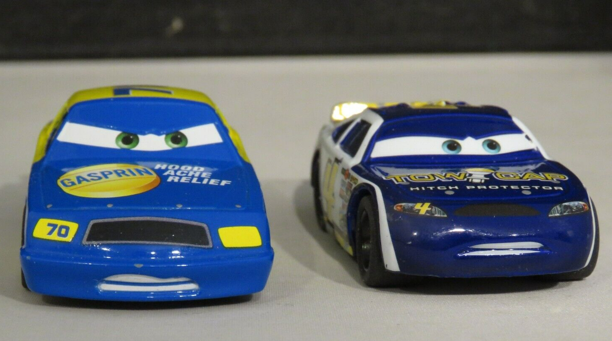Gasprin and Tow Cap 4 70 カーズ Disney Pixar Cars Movie Moments Gasprin & Tow Cap Diecast