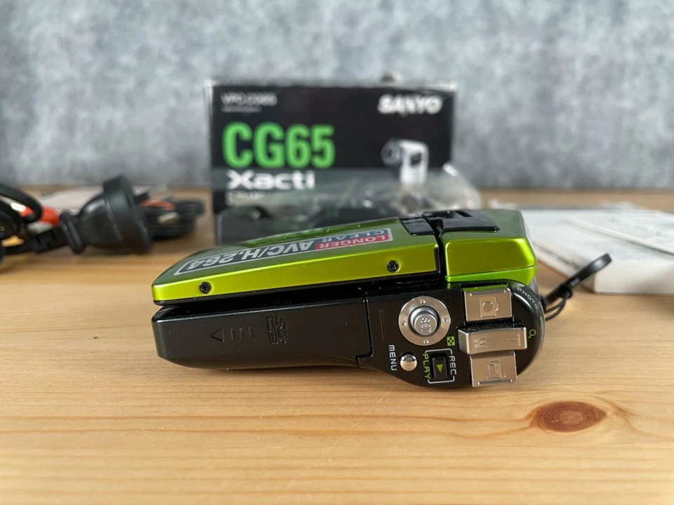 Sanyo Digital Handheld Camcorder Xacti VPC-CG65 Video Camera 6.0MP Green (004) - Image 4 of 4