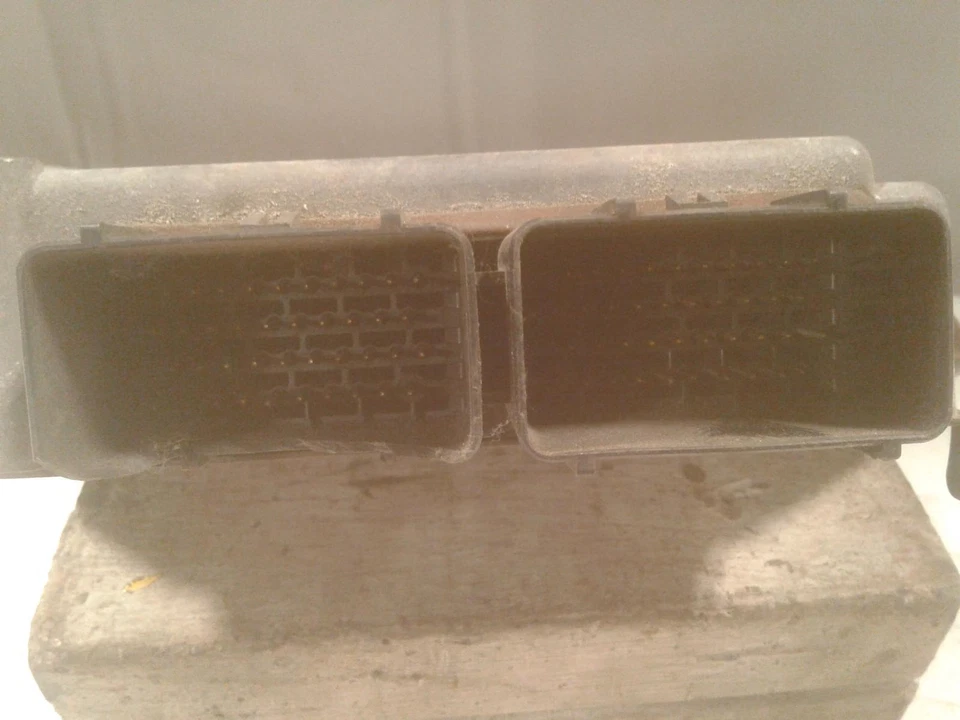 Módulo de control del motor usado se adapta a: módulo de control electrónico Plymouth Breeze 1997 Foto 2 de 4