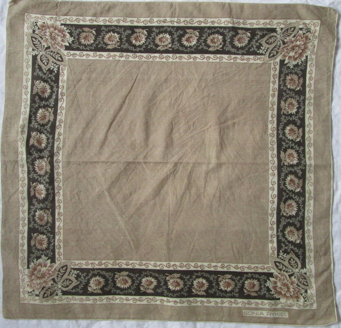Foulard Vintage Sonia Rykiel En Coton Rose Et Blanc - Dimensions 70x73 Cm, Occasion Légèrement Losange