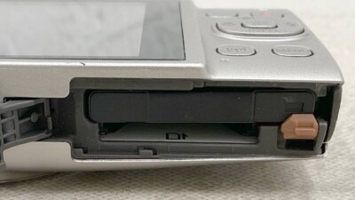 Canon IXY 650 Compact Digital Camera SIlver 20.2MP 12x