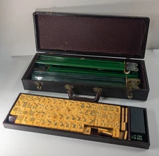 Mah Lowe Bakelite Mah Jong Set Butterscotch and Burgundy Red Two Tone Tiles 144