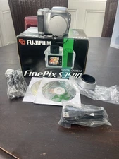 Fujifilm Finepix S3500 Digital Camera in original box leads instruction & Bag