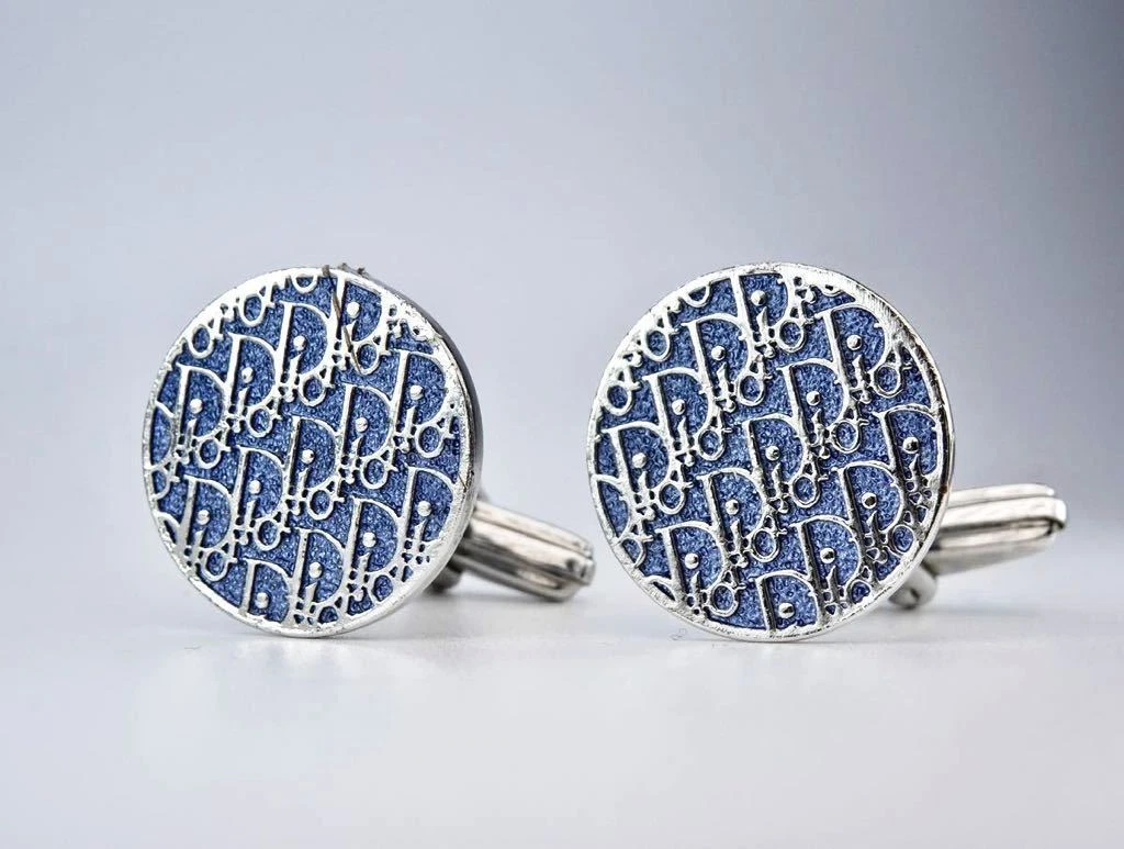 Boutons de manchette Dior obliques bleu clair cercle argent logo design bijou homme rond