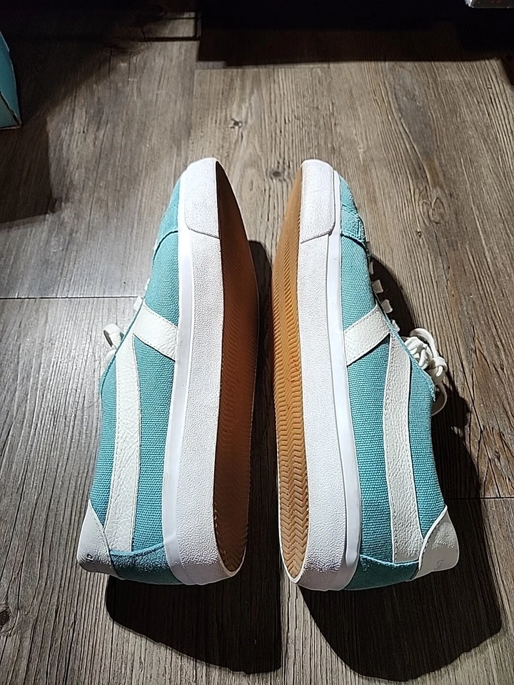 Preowned  Lucky Brand Sneakers  Size 11 US women green color - Image 4 of 4