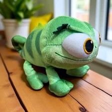 Disney Store Tangled Rapunzel 8" Plush Green Chameleon Lizard Pascal Stuffed Toy