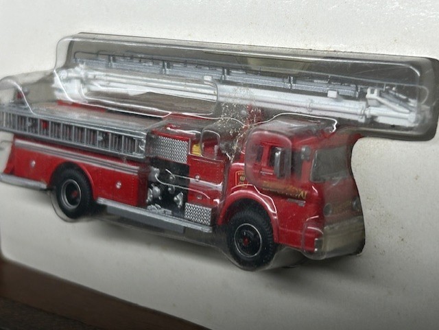 BOSTON FIRE TELESQUIRT SNORKEL FORD F-850 TRUCK HIGHLY DETAIL HO Scale NEW RARE