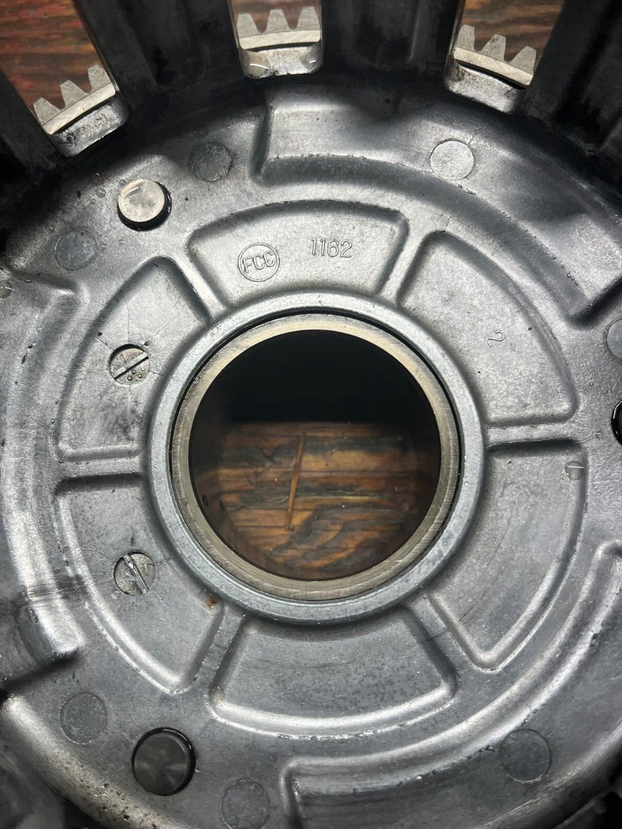 専用 42 2005-2006 Kawasaki ZX600 ZX6RR ZX636R ZX6R Clutch Housing 13095