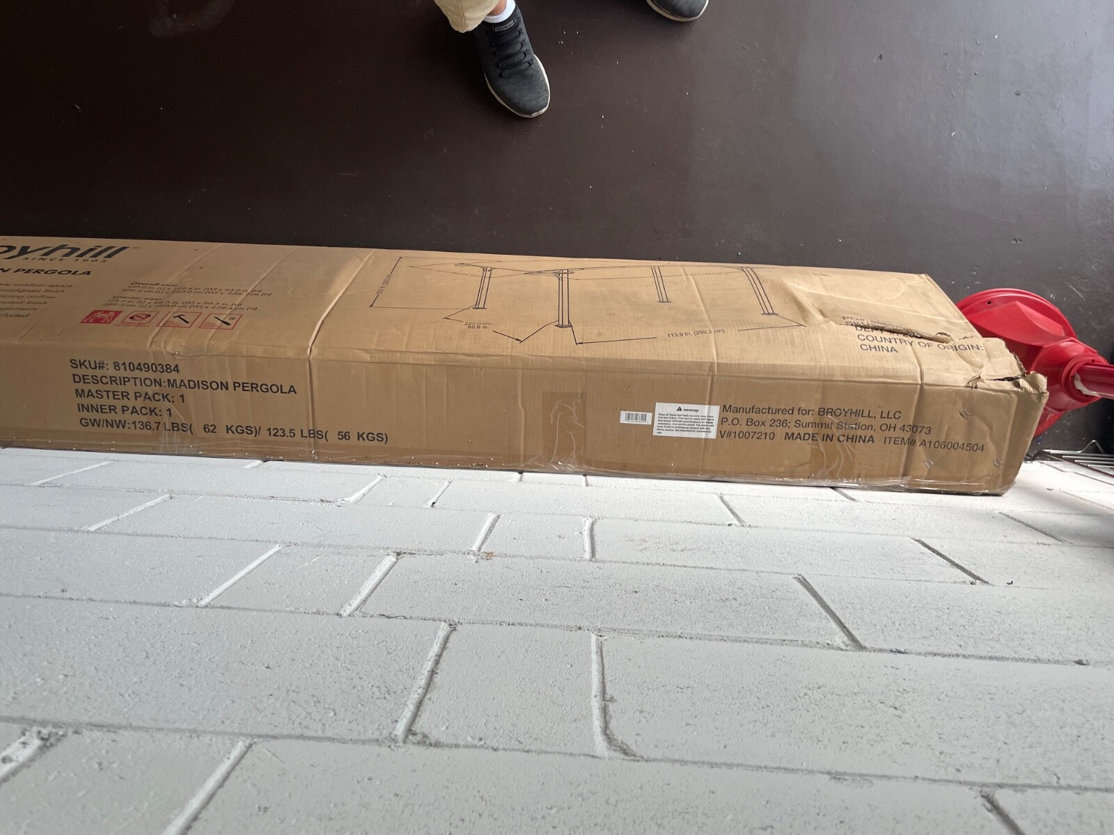 broyhill outdoor furniture pergola, brand new in box, selling for my