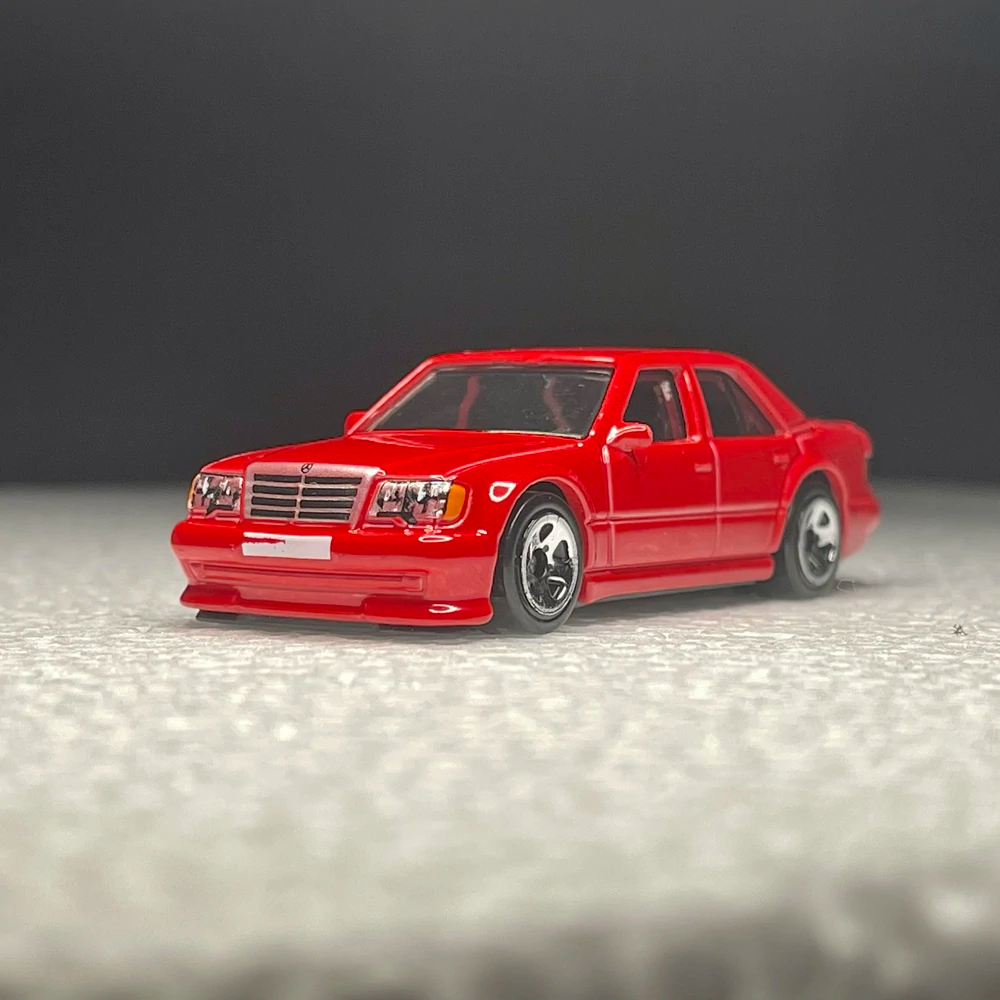 Hot Wheels Red Mercedes-Benz 500 E Kid Diecast Model Toy Car HCT95