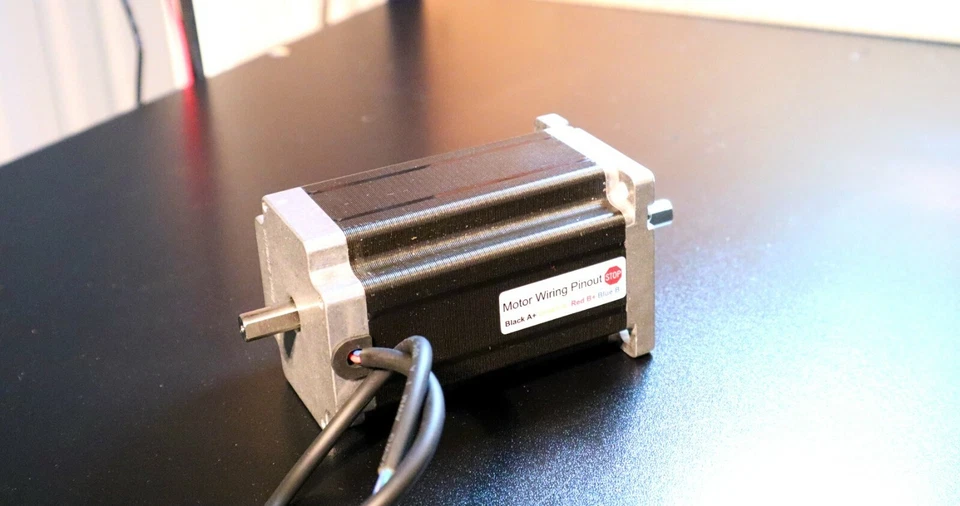  Motor paso a paso Nema 23, 3,5 A 600 oz pulgadas Inductancia de 3,9 mh (motor de doble eje de 8 mm) Foto 2 de 4