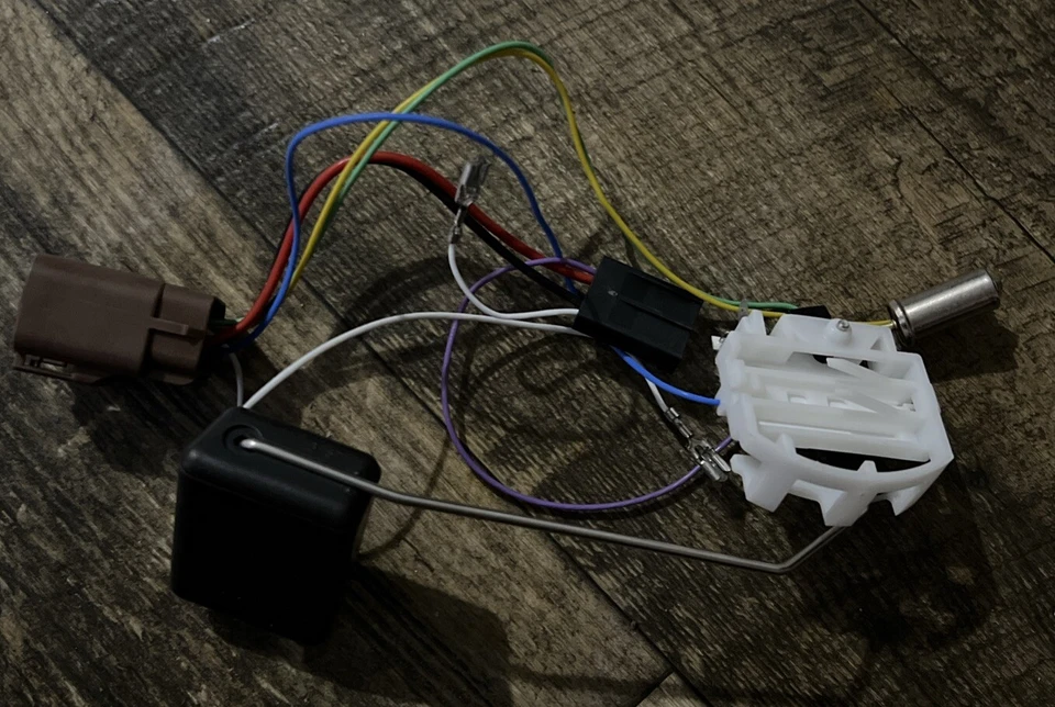 Unidad de bomba medidor emisor de combustible GM 2004-2005 NUEVO OEM Chevy Aveo 96447657 96417350 Foto 2 de 4