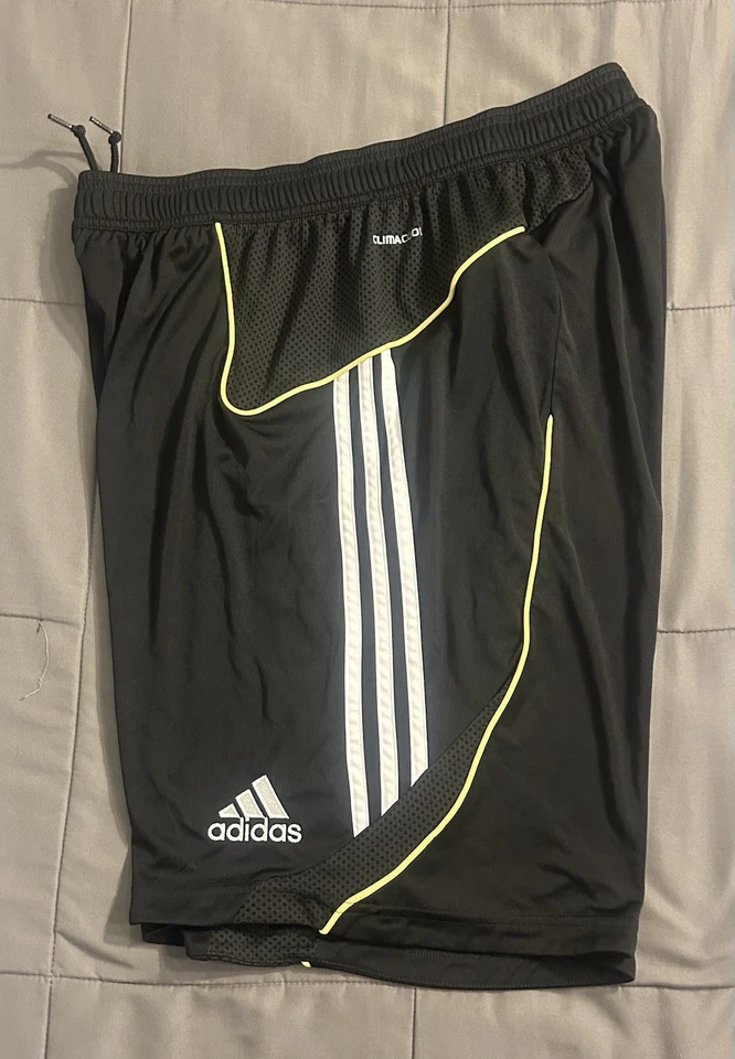 Pantalones Cortos Chelsea FC Adidas Negros con Forro Dorado Para Hombre Talla XL Fútbol Fútbol Foto 2 de 2