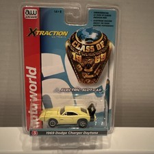 Auto World Class Of 69 1969 Dodge Charger Daytona Yellow Xtraction SC343 R27