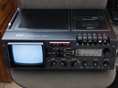 ISP Stereo Radio Kassette TV Radiowecker Uhr Retro Vintage
