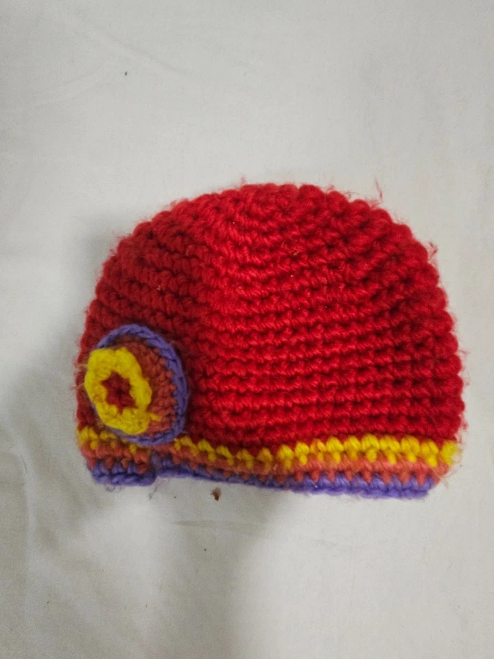 Mädchenmütze rot mit bunt22 x 17 cm - Bild 1 von 1