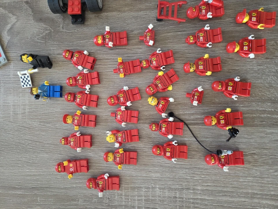Lego Ferrari Konvolt -- Viele MINIFIGUREN ## WAGEN..TEILE - Bild 2 von 4