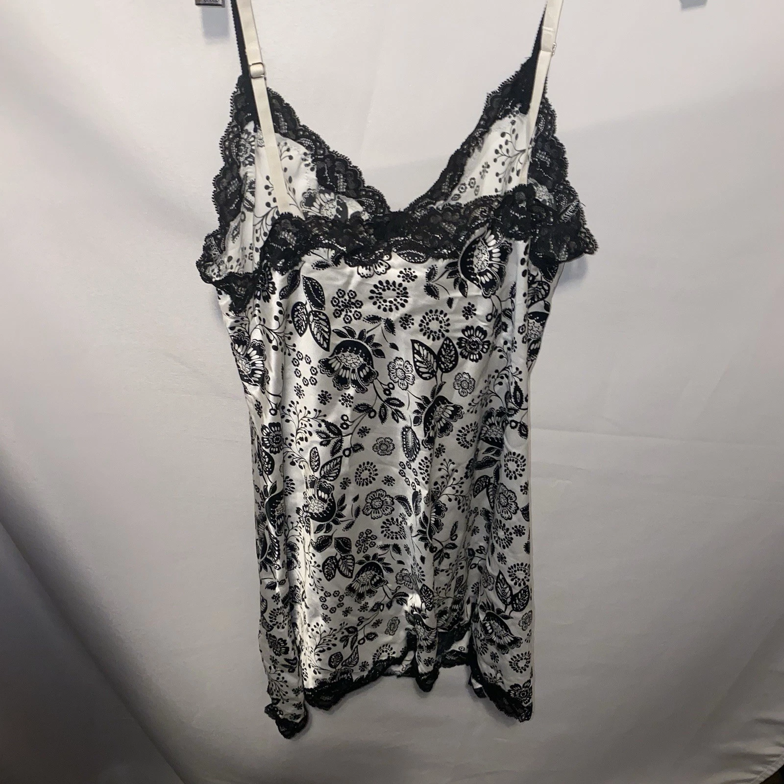 UNDERCOVER Abito Victoria's Secret bianco e nero floreale slip medio