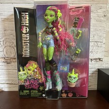 Monster High Venus McFlytrap Fashion Doll with Pet Chewlian & Accessories 2023 